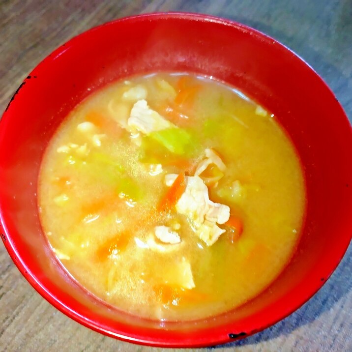 毎日のお味噌汁257杯目*豚肉とキャベツ、ニンジン